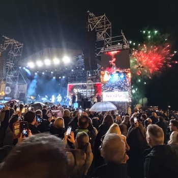 Πλατεία Αριστοτέλους γεμάτη κόσμο στη φωταγώγηση του Χριστουγεννιάτικου Δέντρου – Υγειονομική Κάλυψη από τους Έλληνες Διασώστες RescueGR