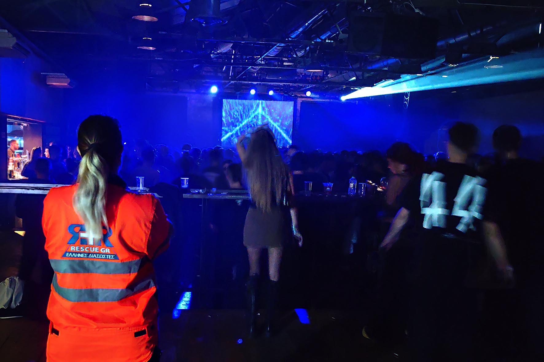 Πλήθος σε ηλεκτρονική μουσική εκδήλωση στο Block33 με υγειονομική παρουσία RescueGR