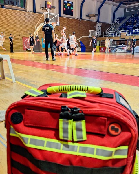 Σακίδιο πρώτων βοηθειών RescueGR σε αγώνα μπάσκετ